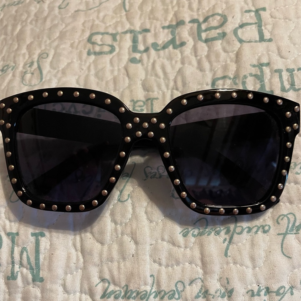 Black rivet square sunglasses